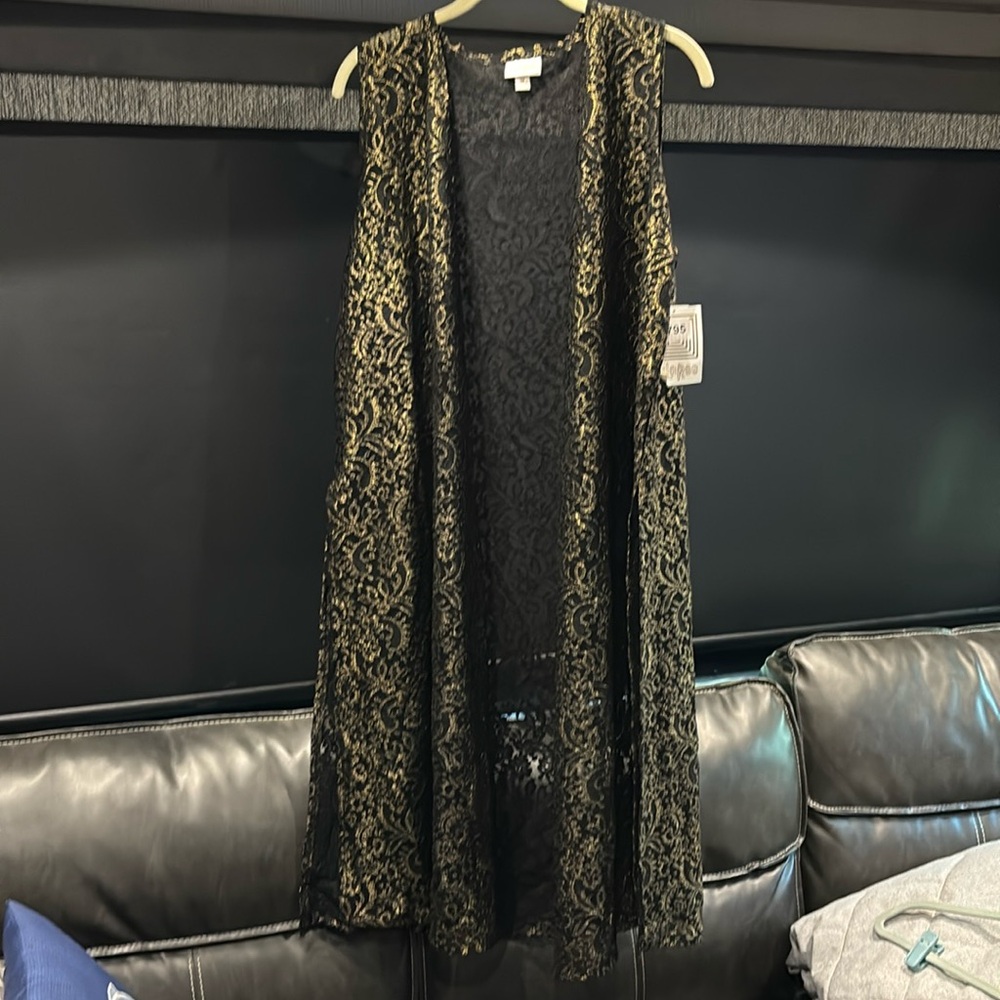 NWT Lularoe Joy size medium. Calf length